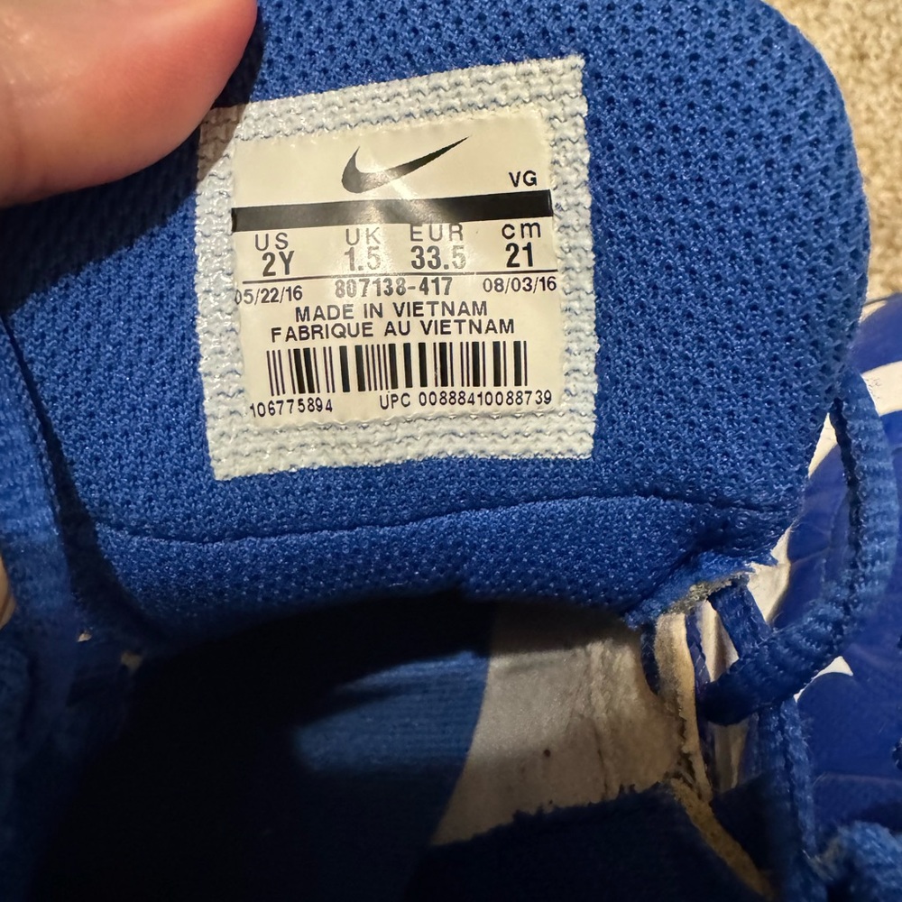 Nike BSBL Boys 2y cleats - Picture 2 of 8